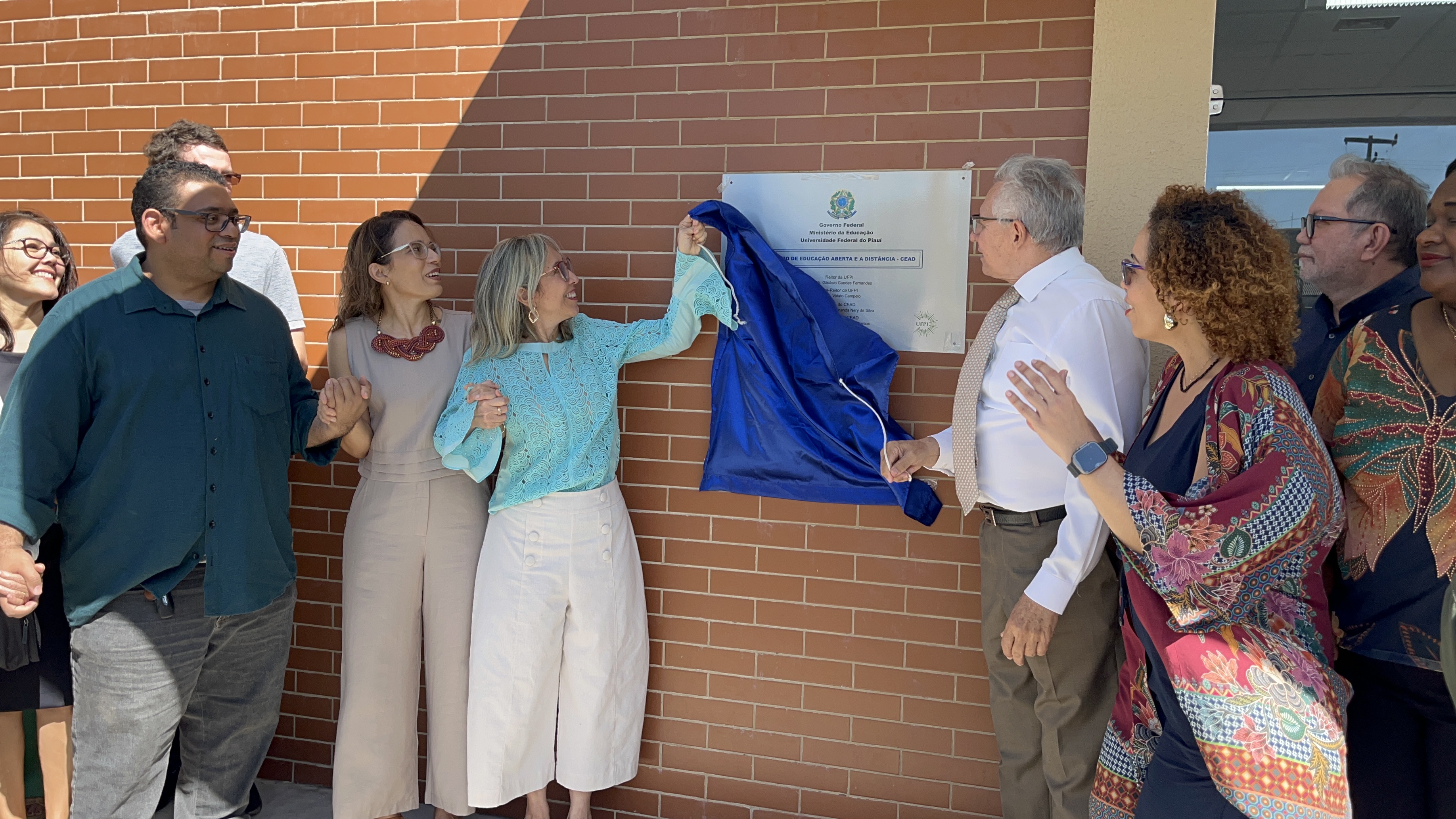 Descerramento placa predio novo